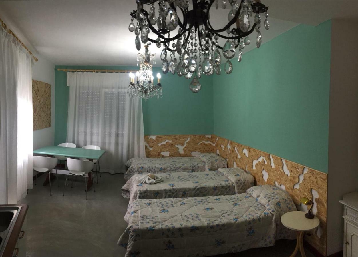 Venice Treviso Airport Bed Exterior photo A room at the hotel